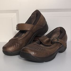 Dansko Women’s Mary Jane Shoes EU 39 US 8.5-9 Kitty Milled Pleated Brown Leather